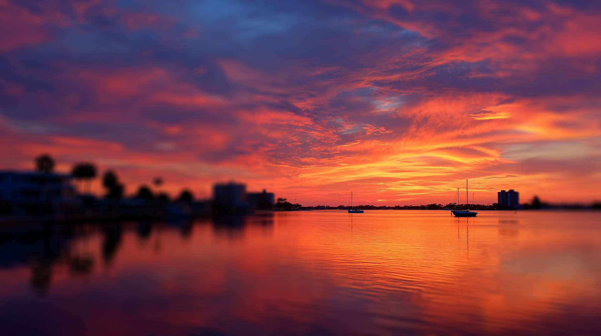 sunset_on_boca_ciega_bay_in_gulfport_florida